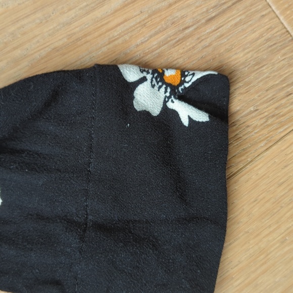 Kendall and Kylie Open Back Top Size S - Picture 3 of 5